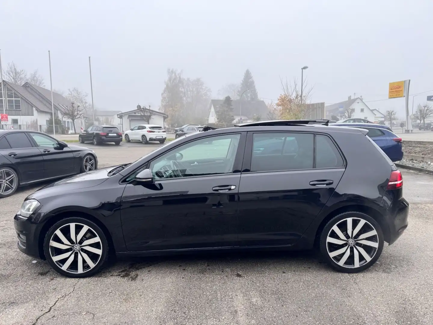 Volkswagen Golf VII Lim. Highline R-Line*Panod-Ahk-Acc* Schwarz - 2