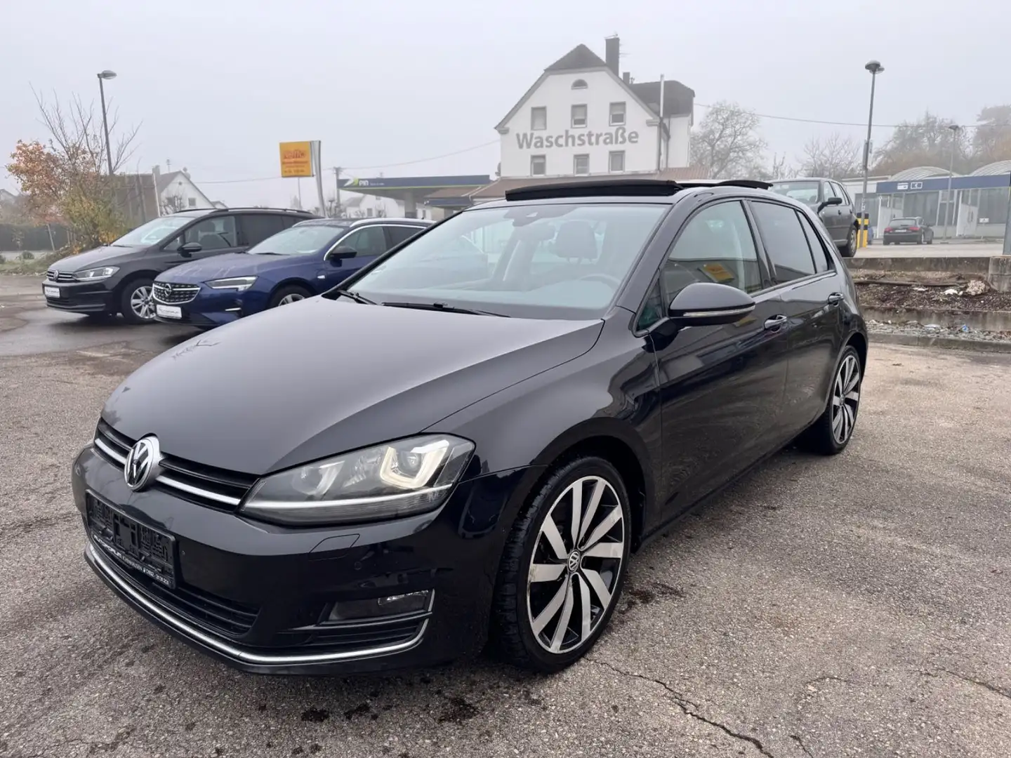 Volkswagen Golf VII Lim. Highline R-Line*Panod-Ahk-Acc* Schwarz - 1