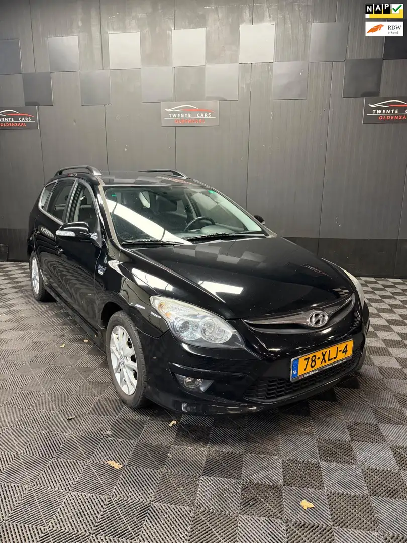 Hyundai i30 CW 1.4i i-Motion | Clima | Cruise | Nieuwe APK | Zwart - 1
