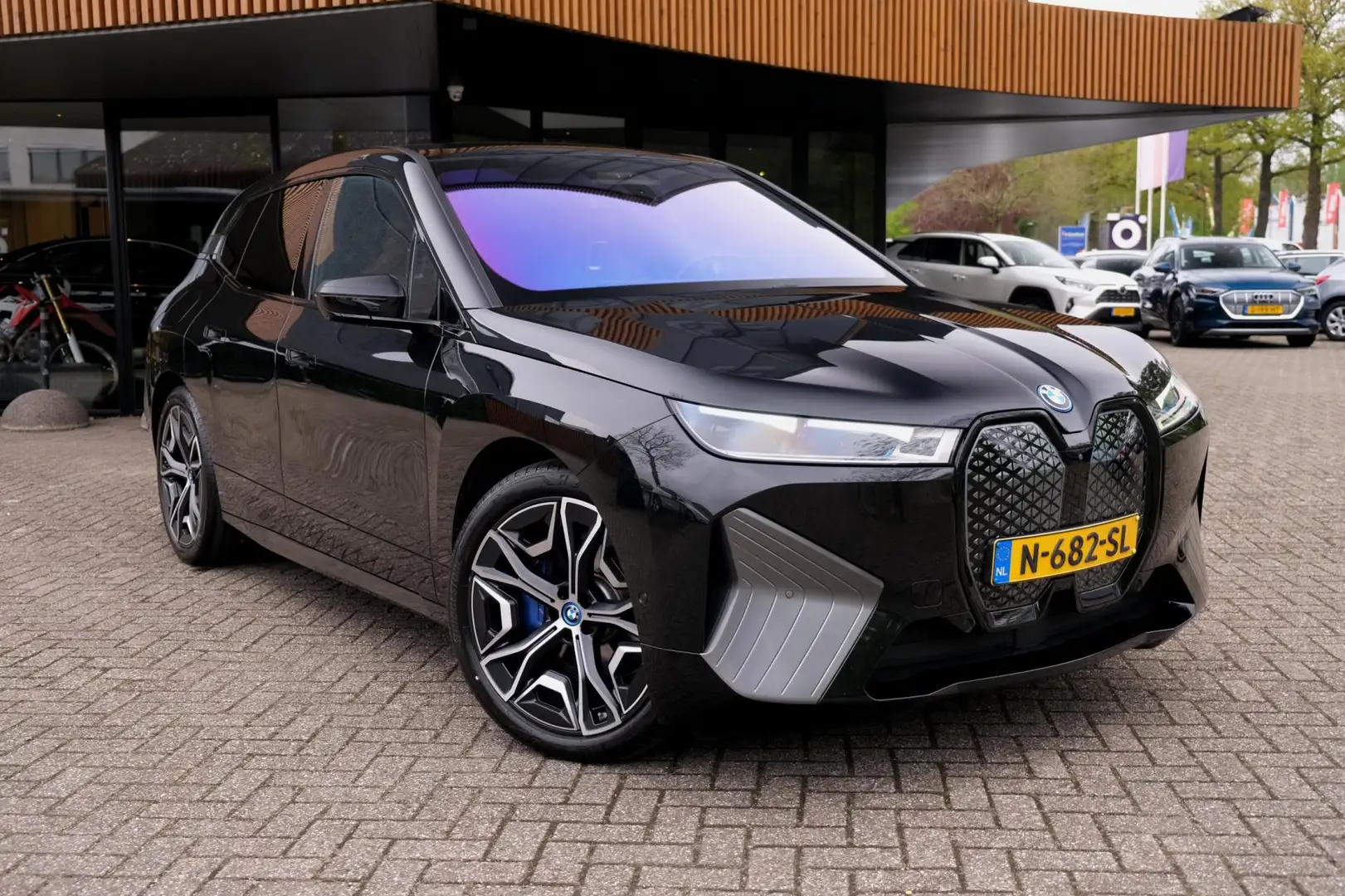 BMW iX XDrive40 High Executive 77 kWh M-Pakket/Full optio Чорний - 2