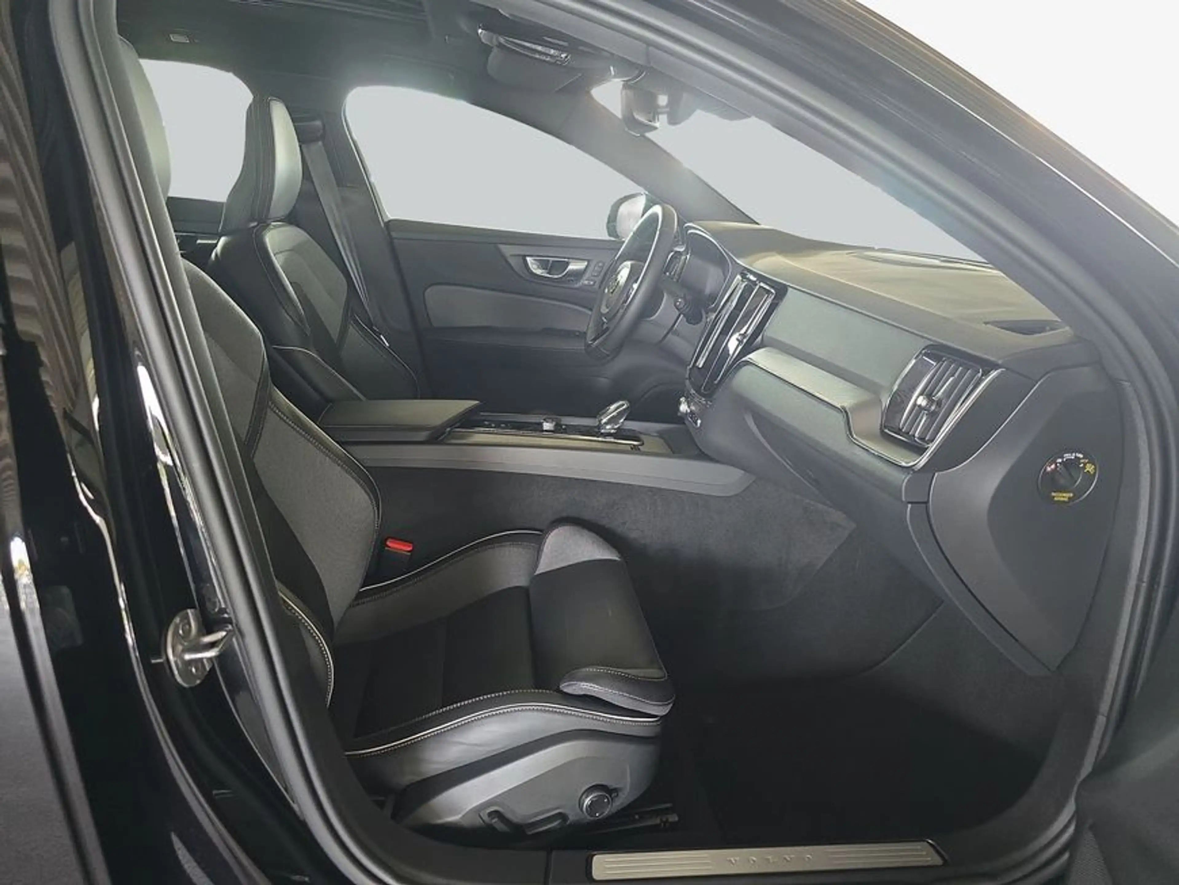 Volvo V60 Cross Country V60 Cross Country B4 D AWD Plus — photo 8