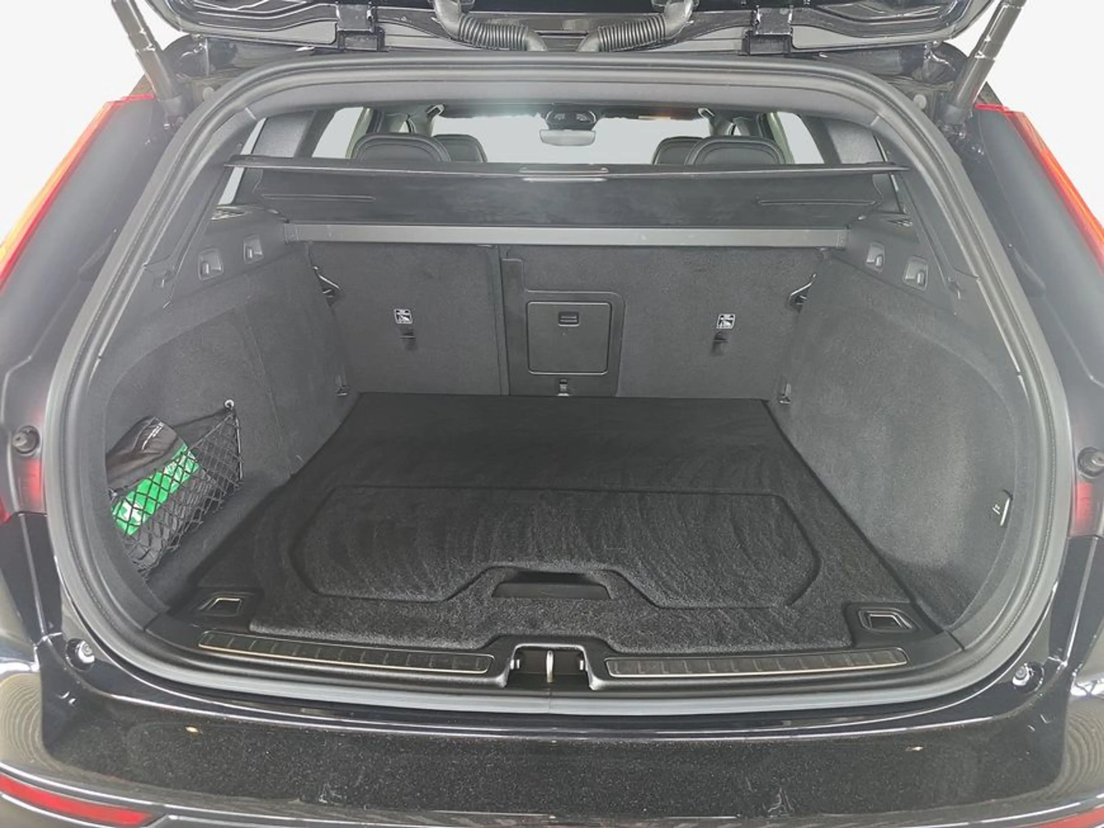 Volvo V60 Cross Country V60 Cross Country B4 D AWD Plus — photo 11