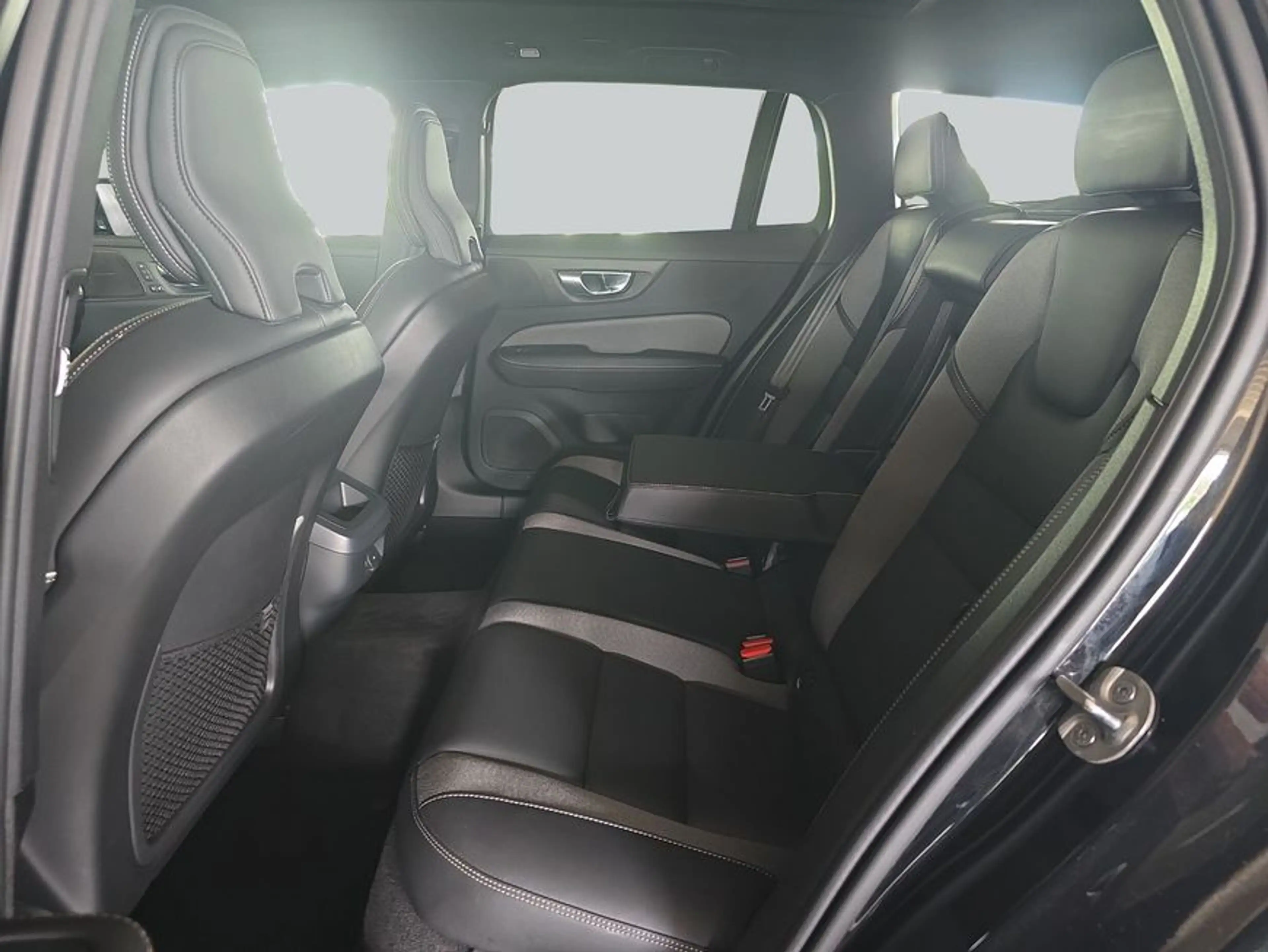 Volvo V60 Cross Country V60 Cross Country B4 D AWD Plus — photo 10