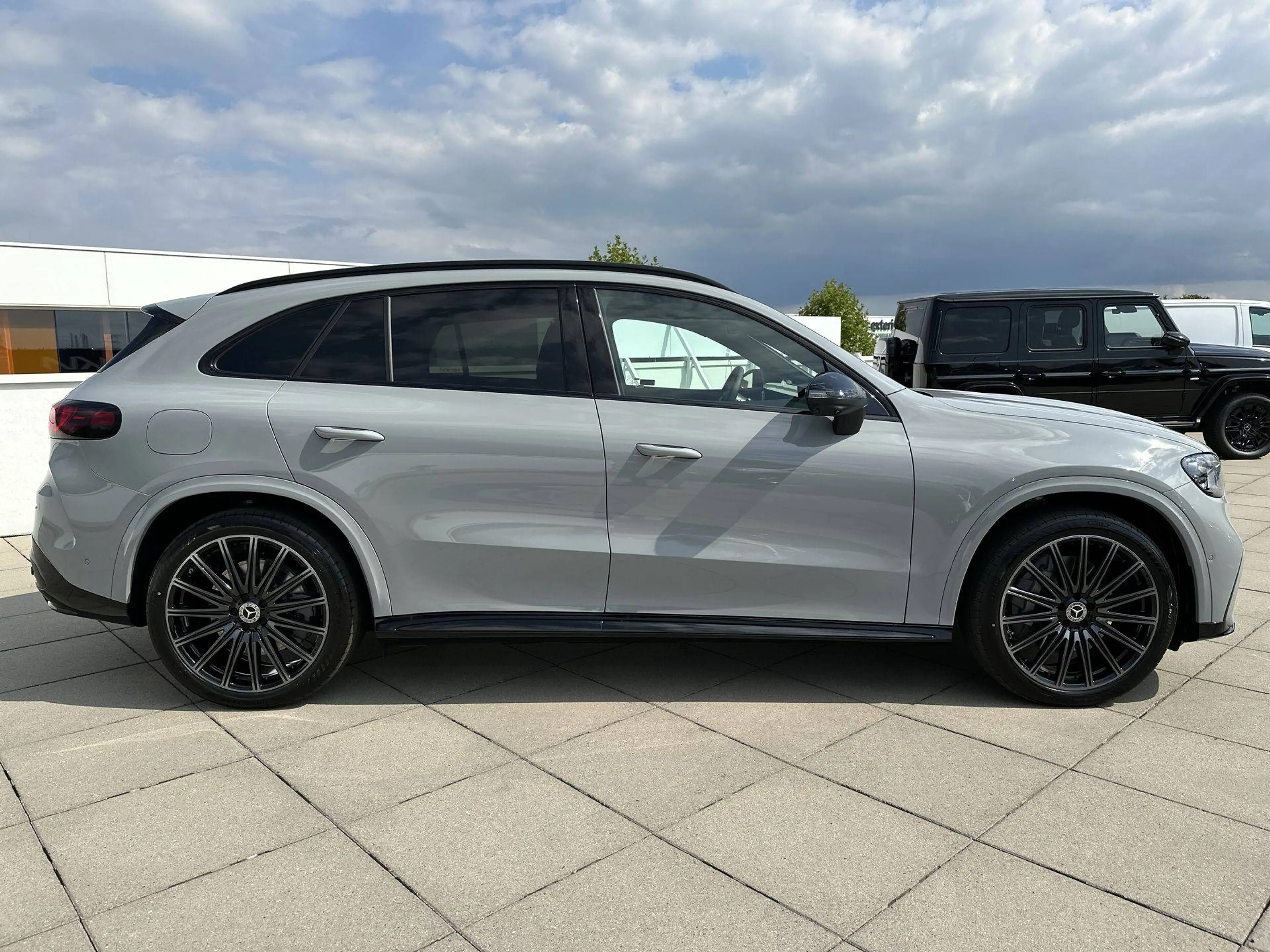 Mercedes-Benz GLC 400 4MATIC ELECTRIC AMG Line Distronic Trekhaak Nightpakket Pano Dak — photo 3