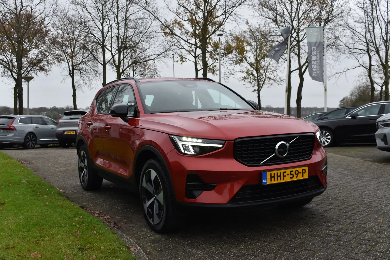Volvo XC40 B4 211PK Automaat Plus Dark | Trekhaak | BLIS | AC Rojo - 2