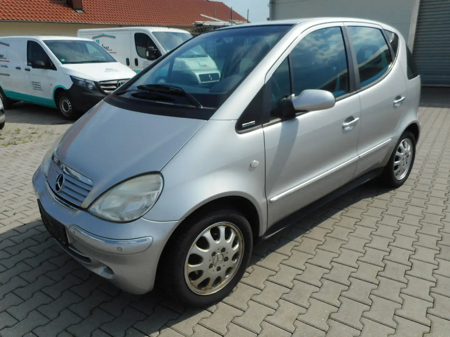 Mercedes-Benz A 160 ELEGANCE  Automatik   HU 05/2026  PDC Argent - 1