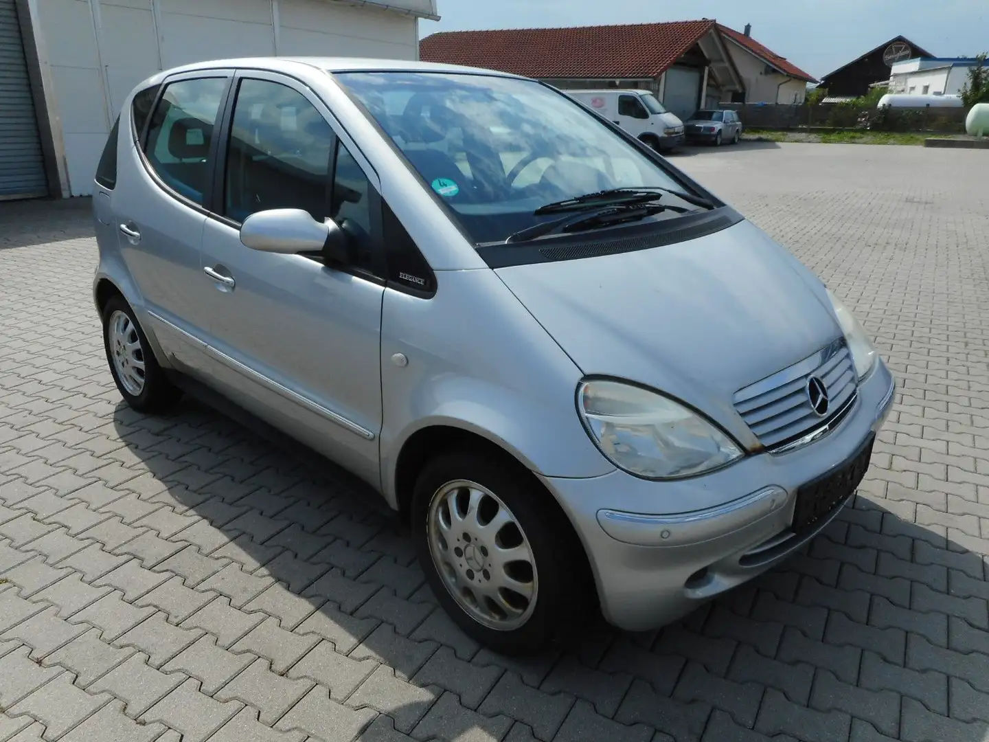 Mercedes-Benz A 160 ELEGANCE  Automatik   HU 05/2026  PDC Argent - 2