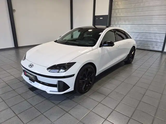 Hyundai Ioniq 6 view 3