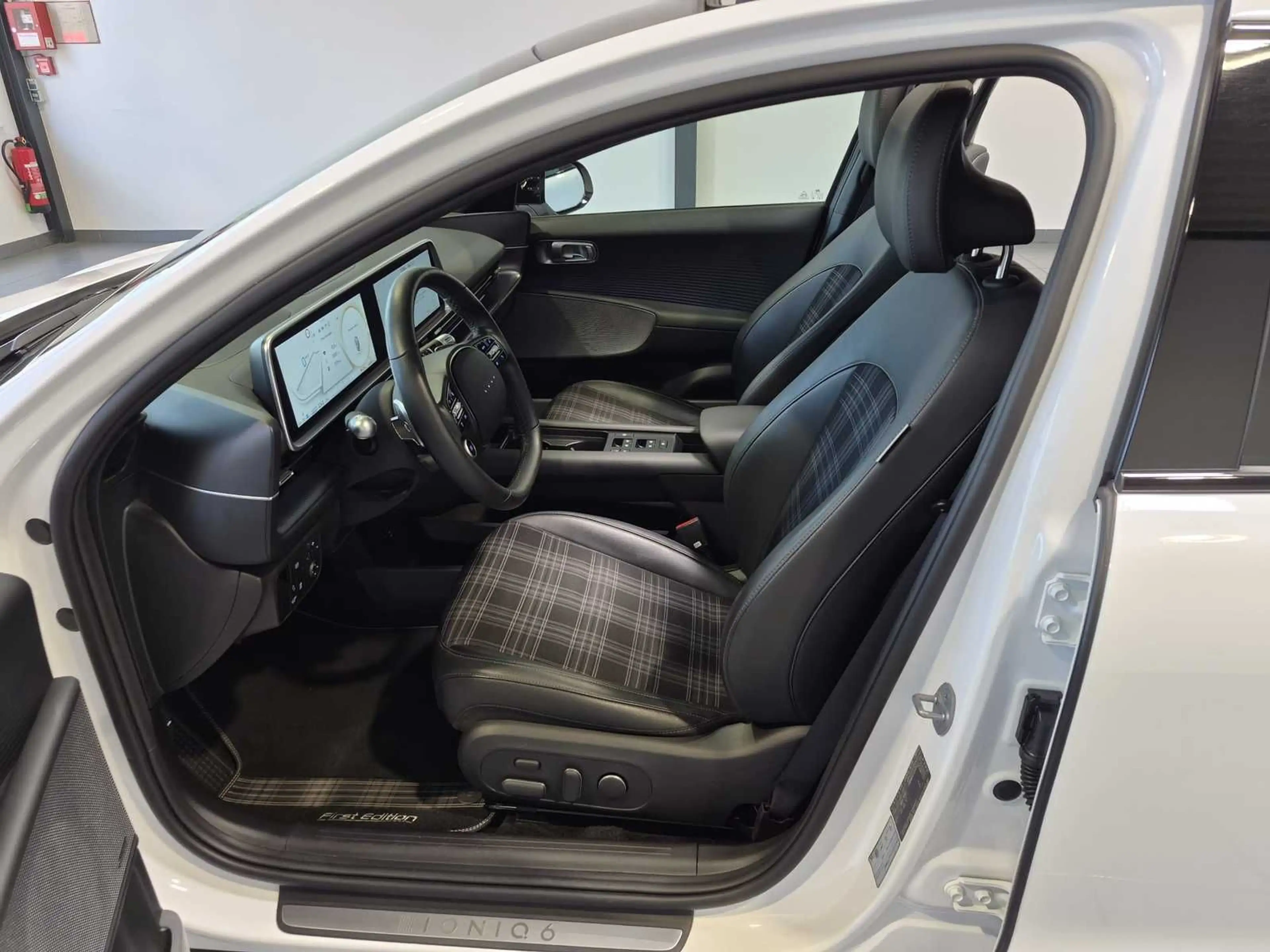 Hyundai IONIQ 6 First Edition 4WD|77,4 kWh|ACC|HeadUp — photo 8
