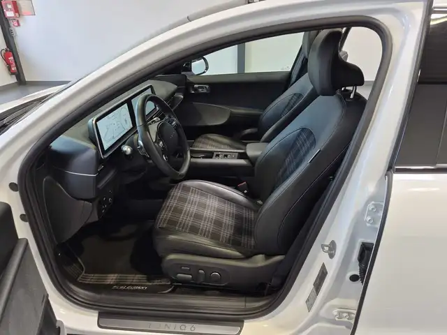 Hyundai Ioniq 6 view 8