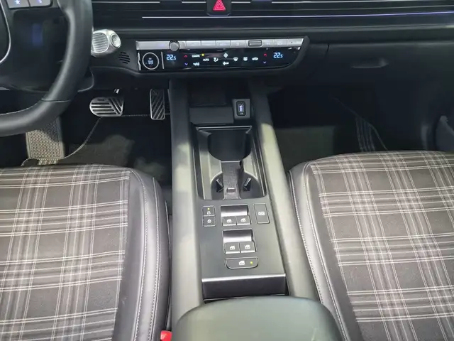 Hyundai Ioniq 6 view 12