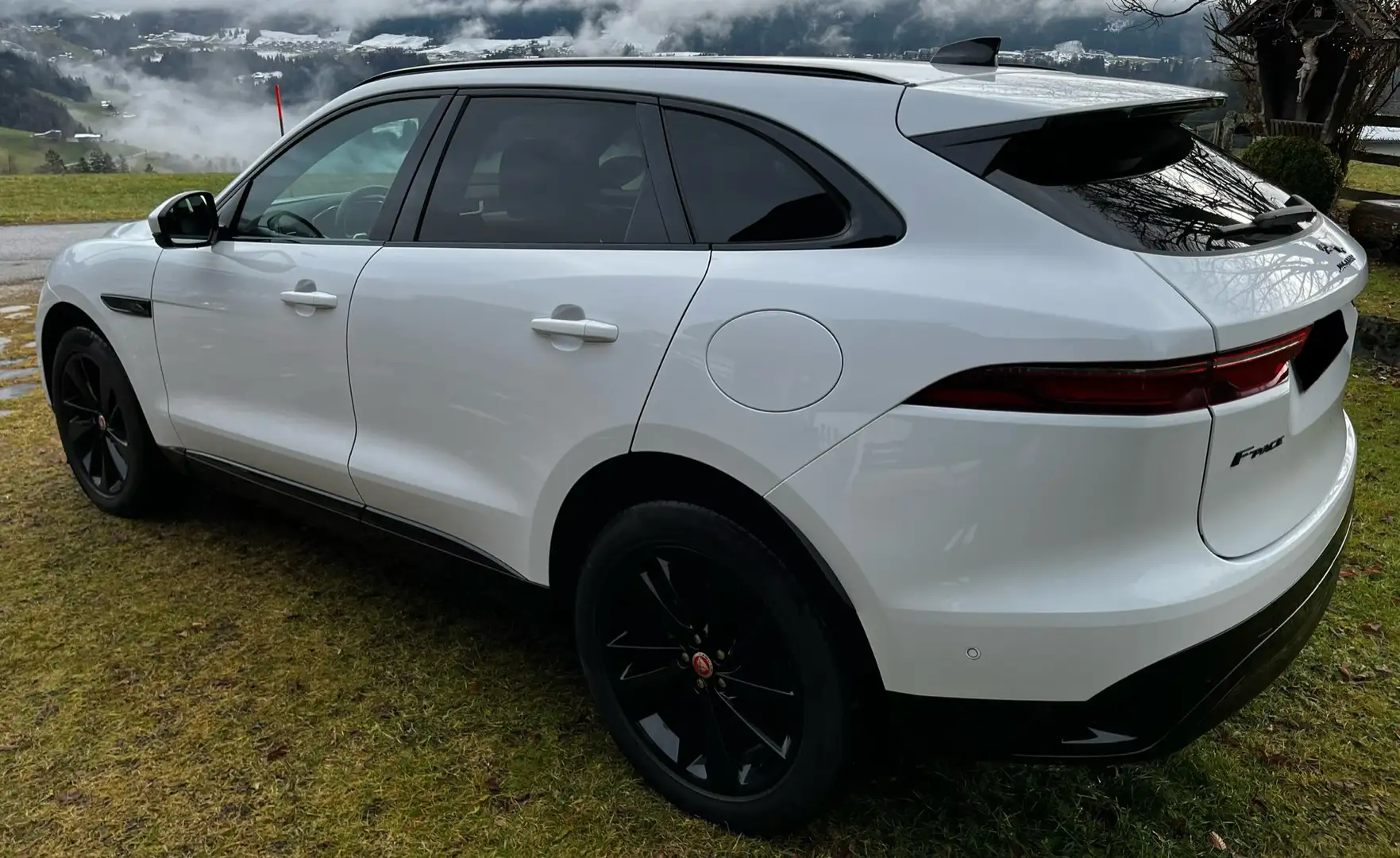 Jaguar F-Pace P 400e S Weiß - 2