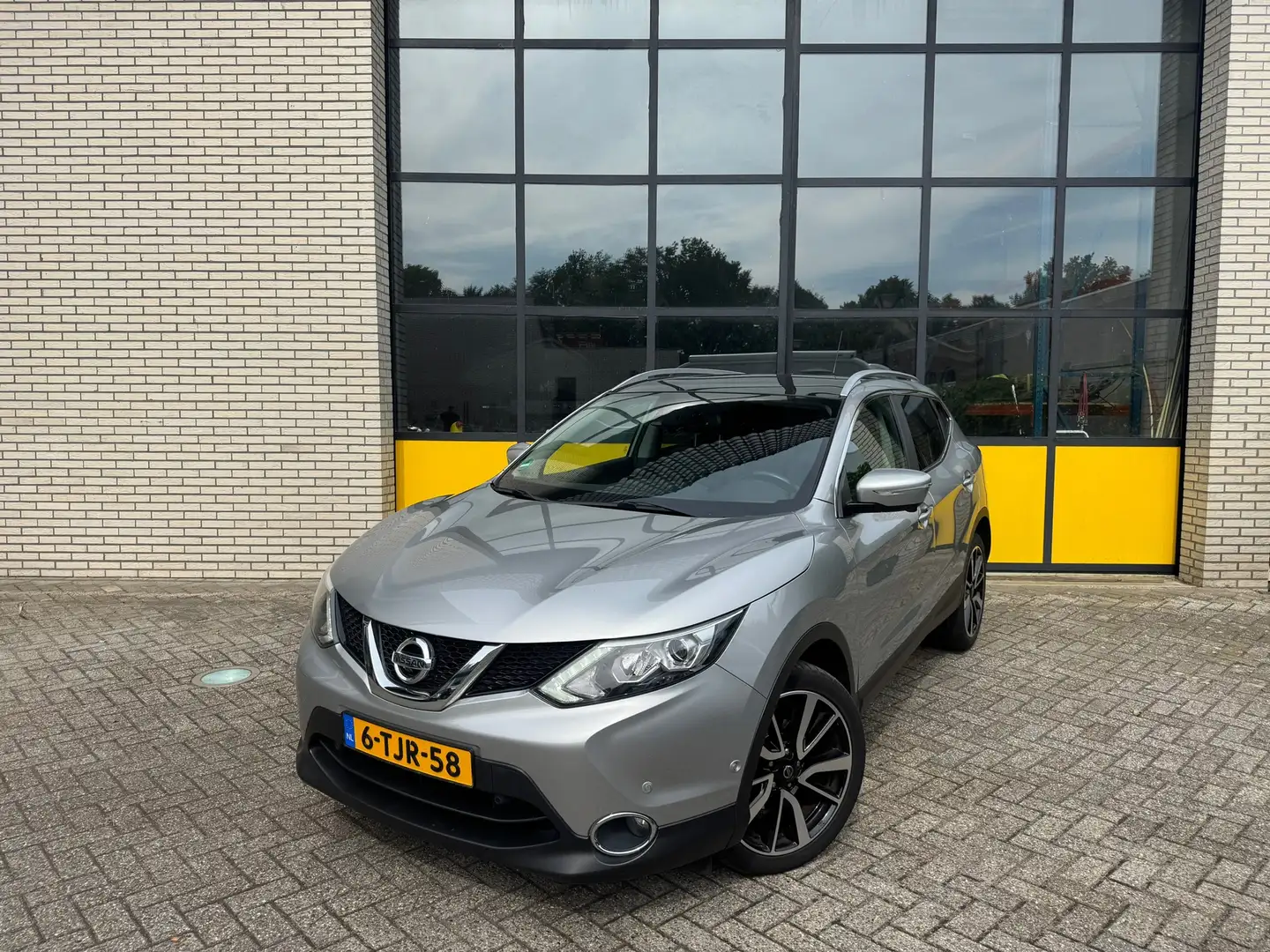 Nissan Qashqai 115Pk Premier Edition, leer, 360 camera, pano dak Argent - 1