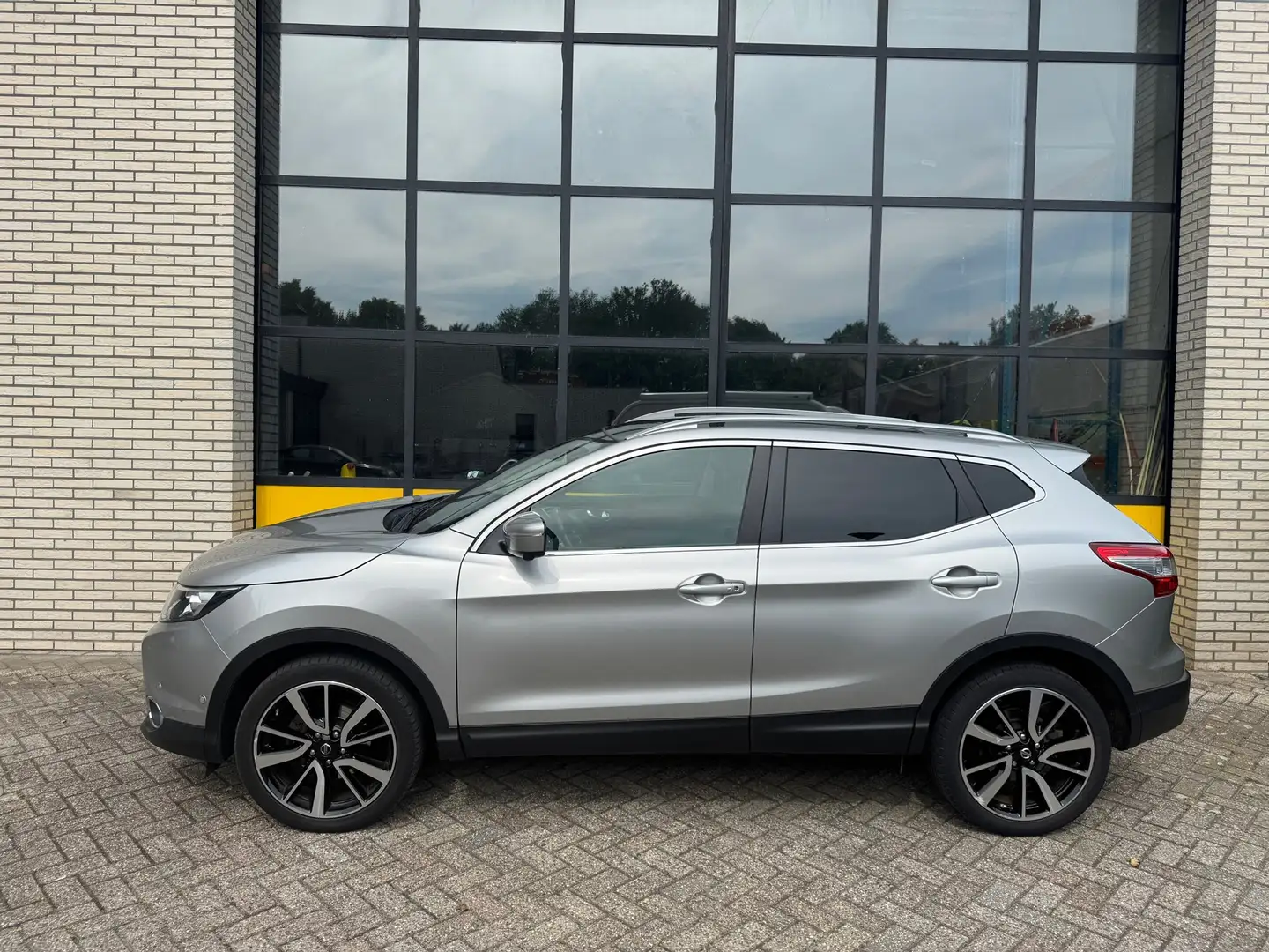 Nissan Qashqai 115Pk Premier Edition, leer, 360 camera, pano dak Argent - 2