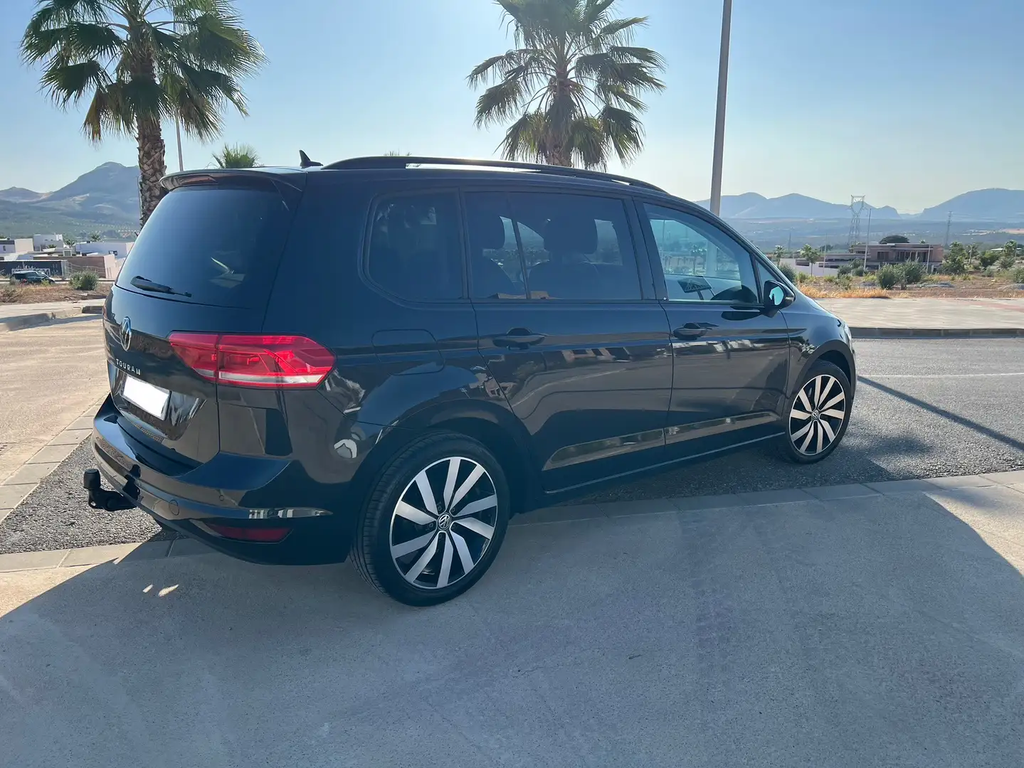 Volkswagen Touran 2.0TDI Sport 90kW Negro - 2