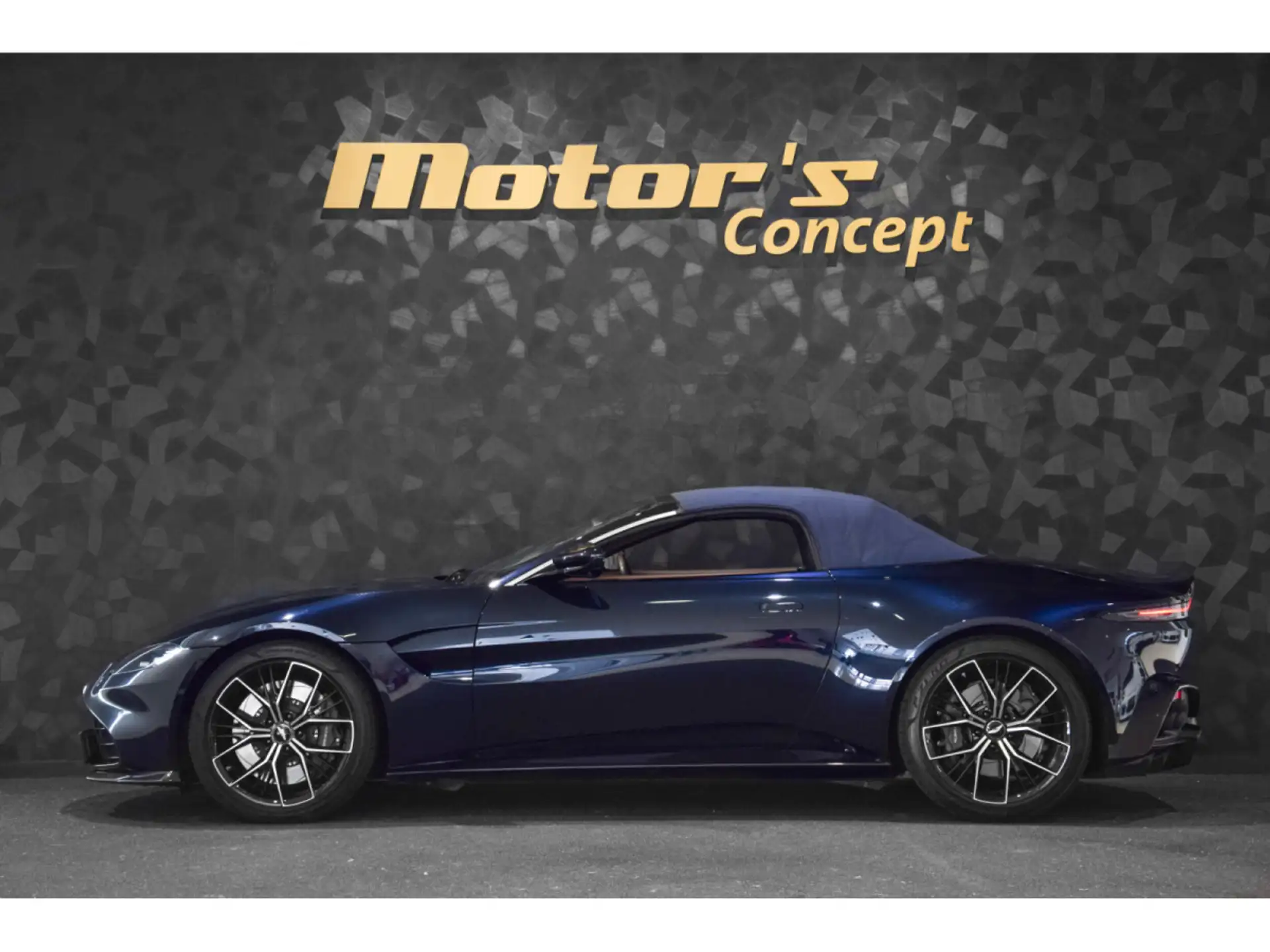 애스턴마틴 밴티지 V8 Coupe 2022 네이비 사진 3