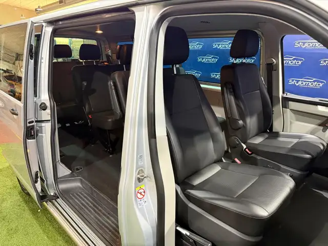Volkswagen Transporter view 5