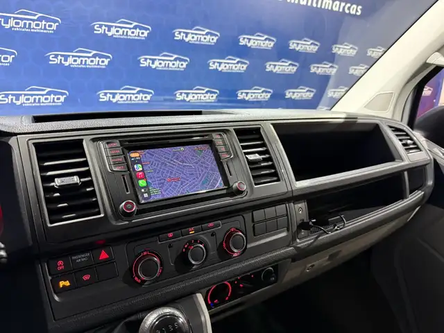 Volkswagen Transporter view 14