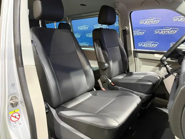 Volkswagen Transporter view 6