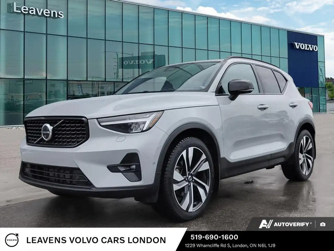 2025 Volvo XC40
