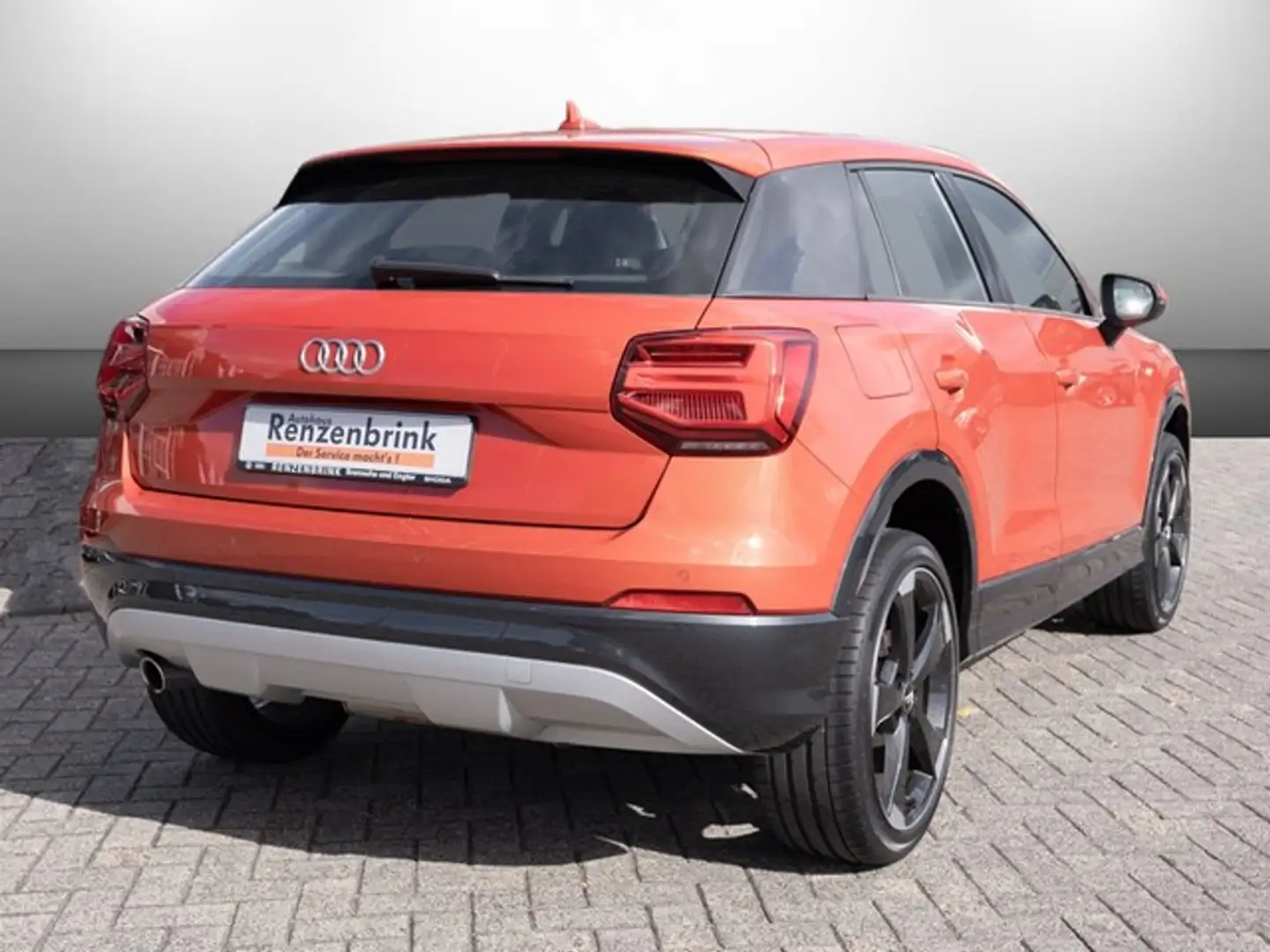 Audi Q2 1.6 TDI design AHK+PANO+LED+NAVI Orange - 2