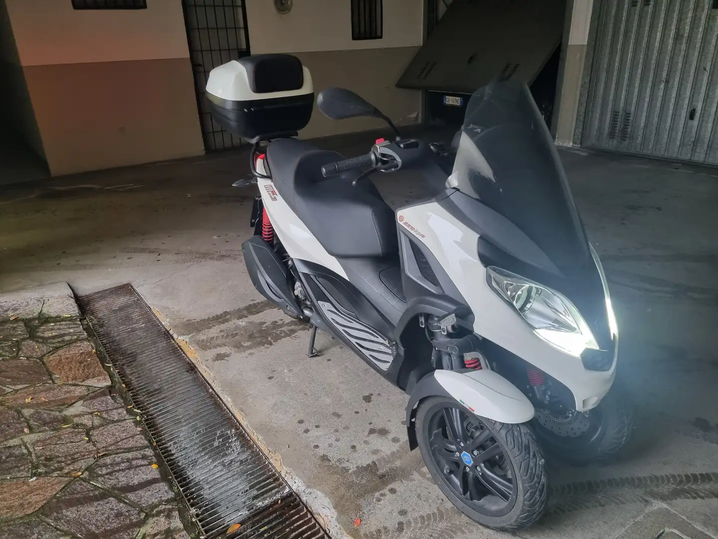 Piaggio MP3 300 HPE Sport Fehér - 2