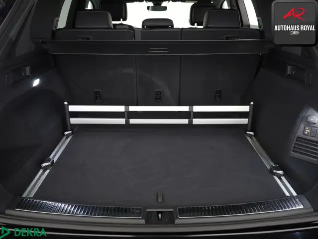 Volkswagen Touareg view 13