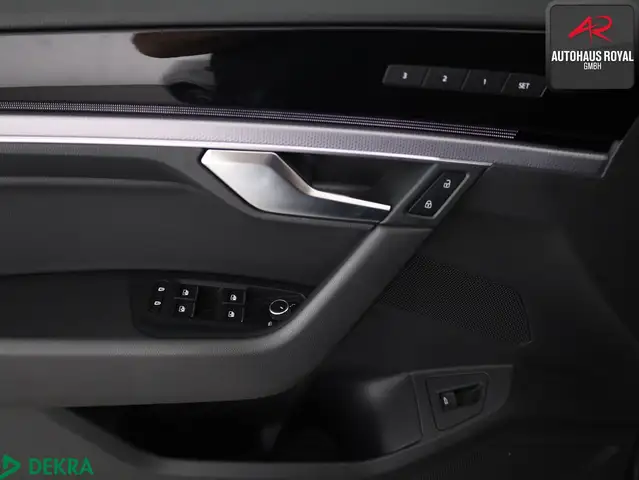 Volkswagen Touareg view 14