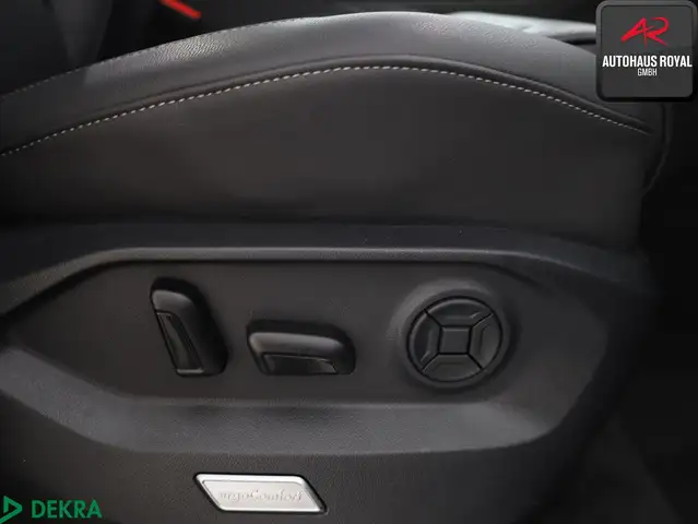 Volkswagen Touareg view 11