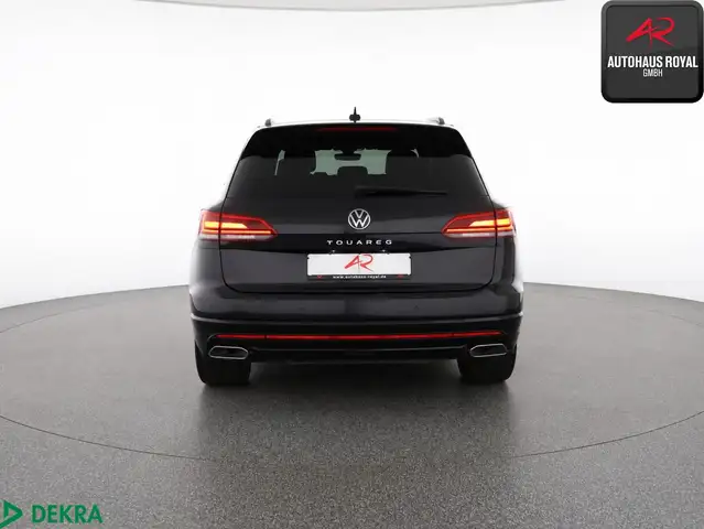 Volkswagen Touareg view 4
