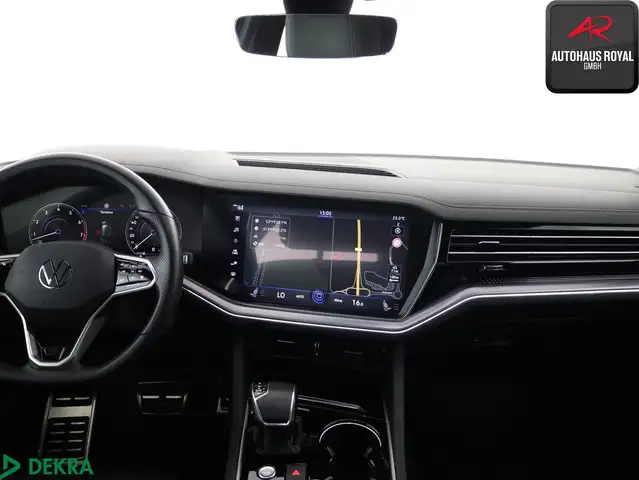 Volkswagen Touareg view 8