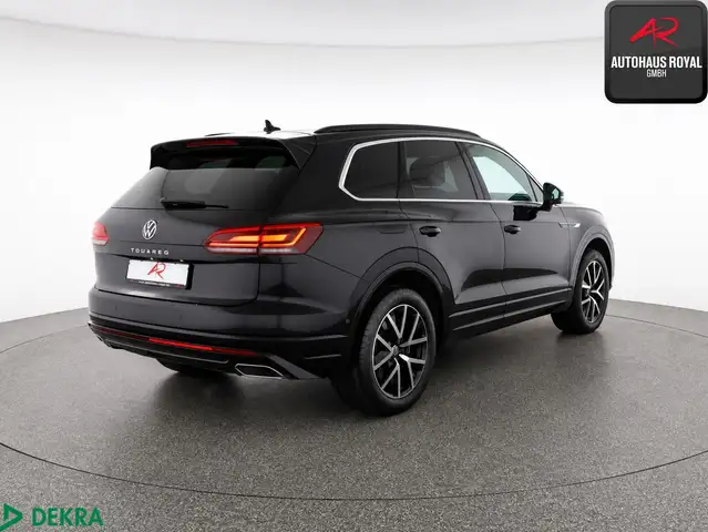 Volkswagen Touareg view 5