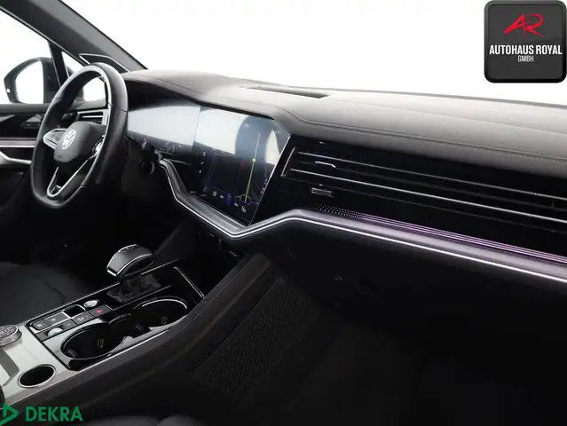 Volkswagen Touareg view 9