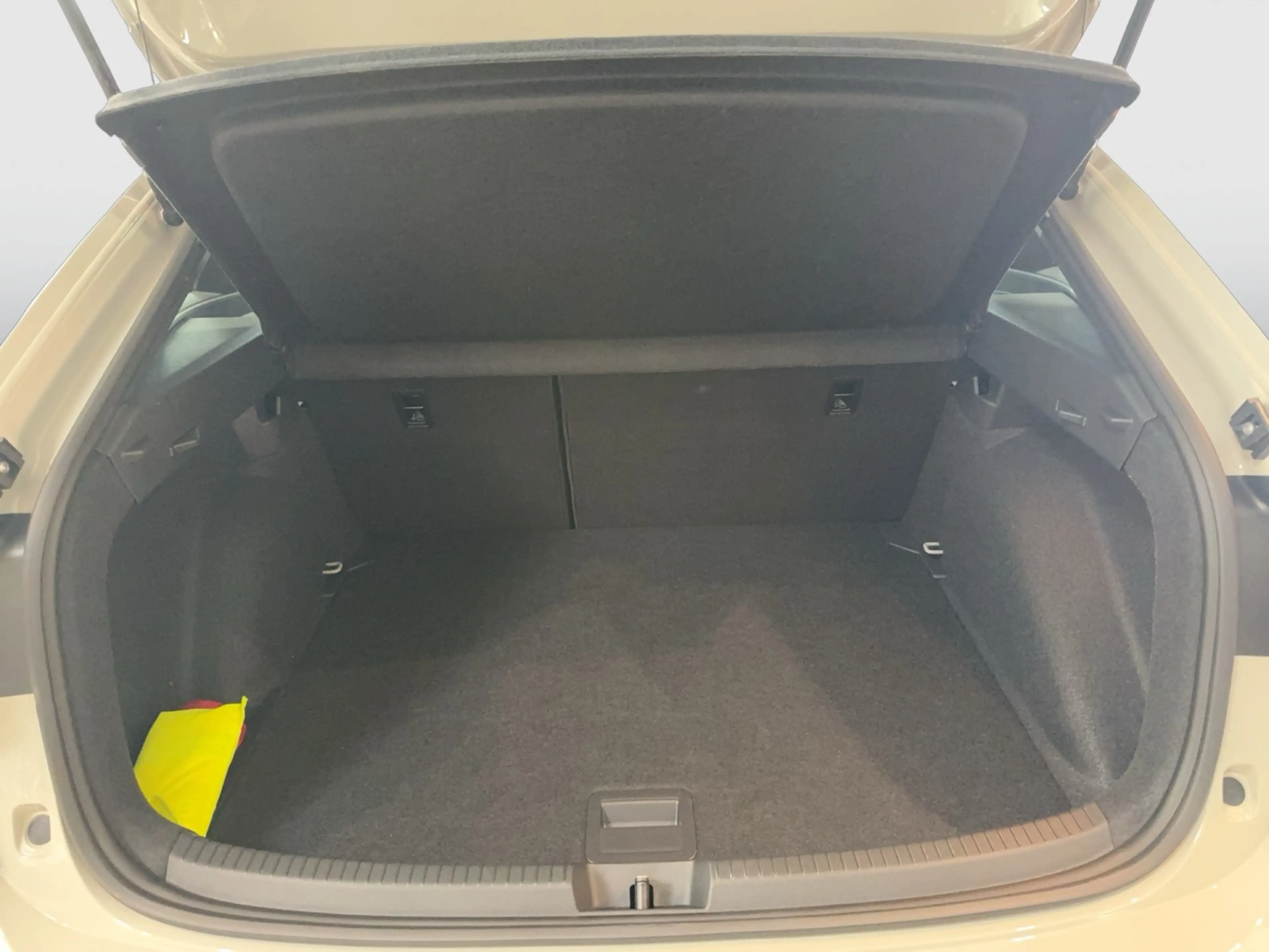 Volkswagen Taigo R-Line DSG IQ-LED NAVI RearView — photo 13