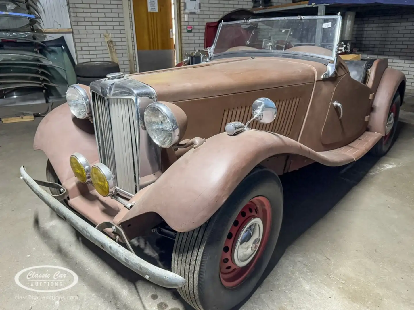 MG TD - ONLINE AUCTION Marrón - 1
