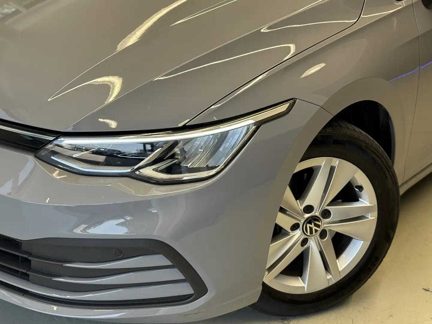 Volkswagen Golf Basis / 1. Besitzer / 35.000KM / RFK / ACC / Grau - 2