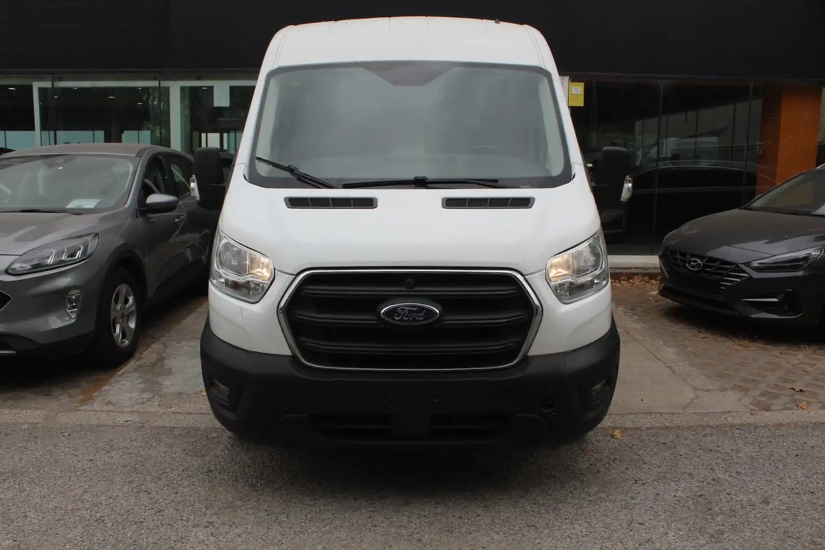Ford Transit 350 96kW L2H2 Van Trend FWD - 2