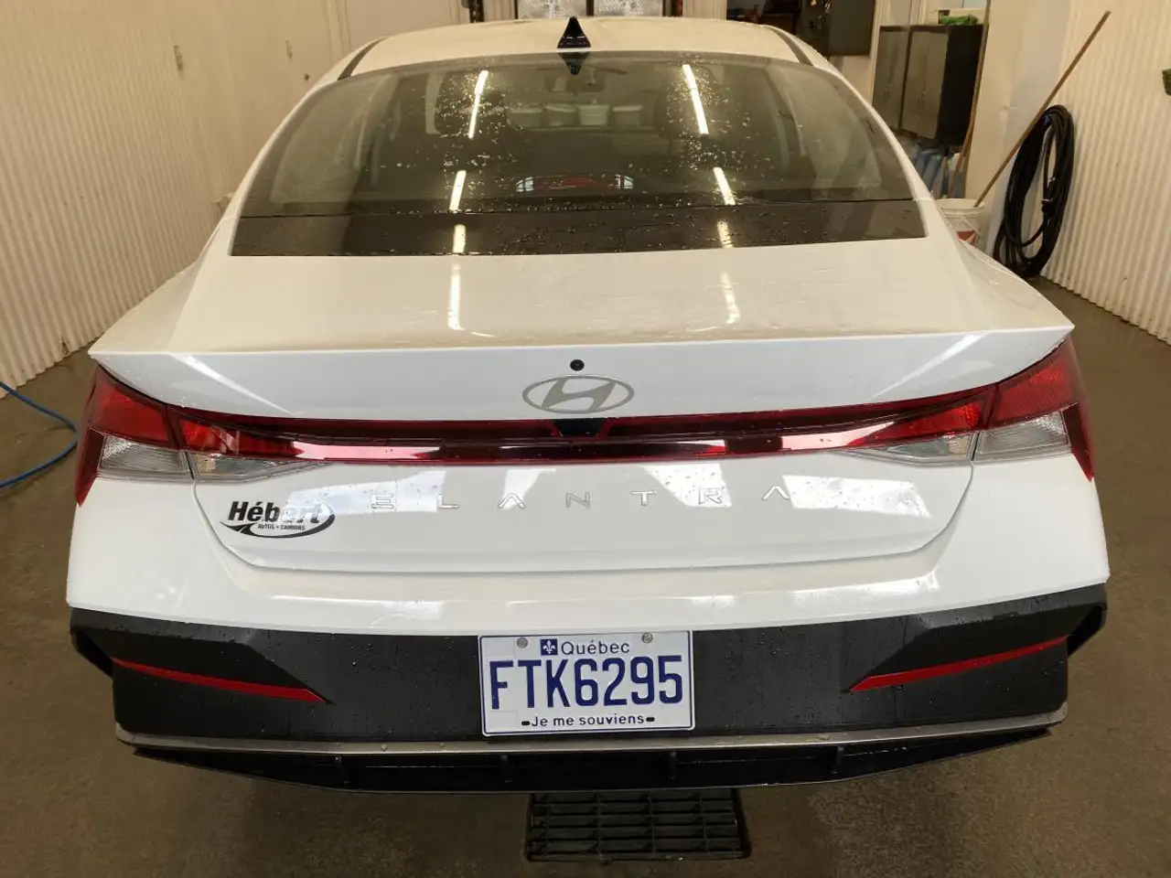 Hyundai ELANTRA photo Hyundai ELANTRA