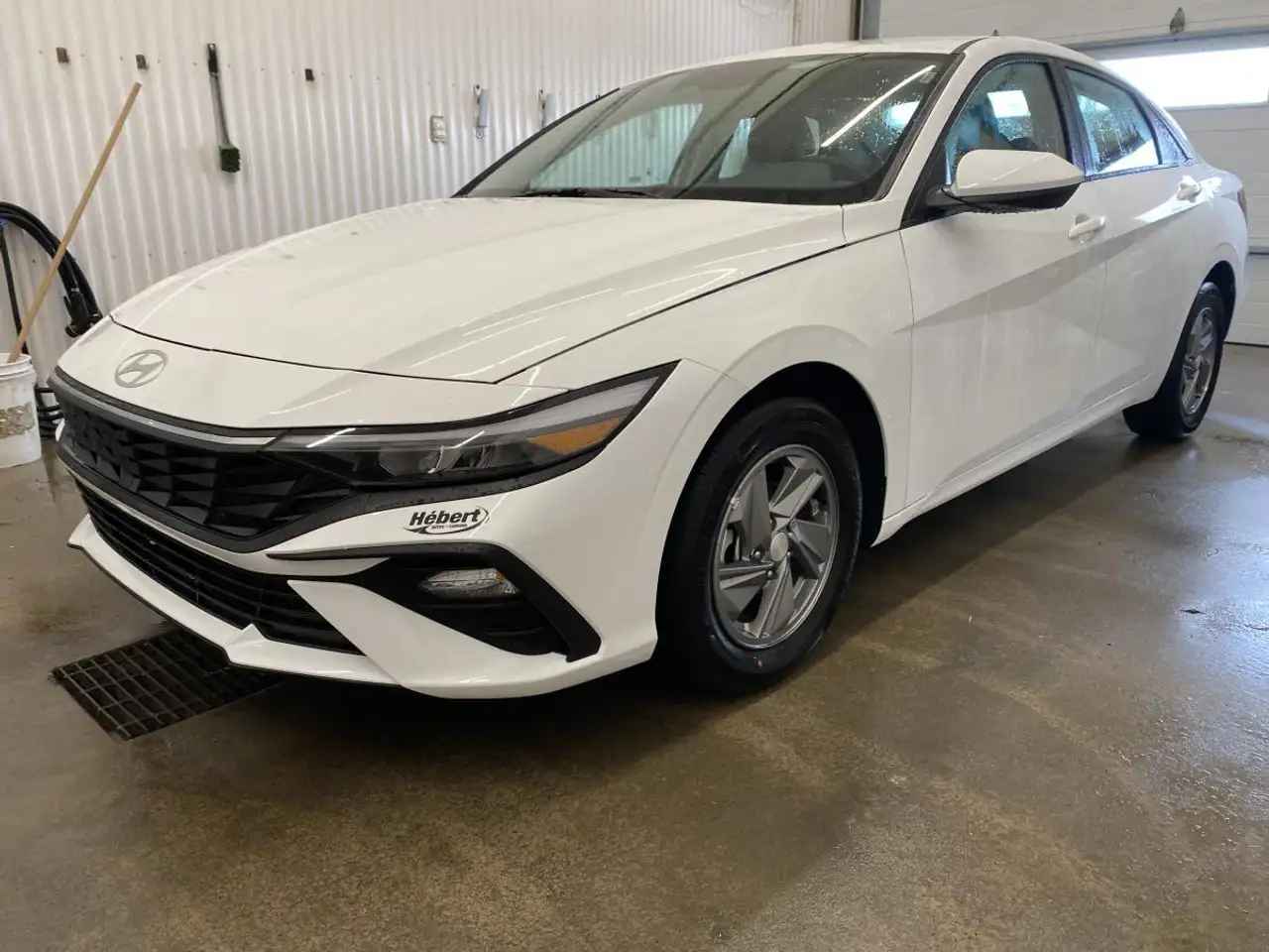 Hyundai ELANTRA photo Hyundai ELANTRA