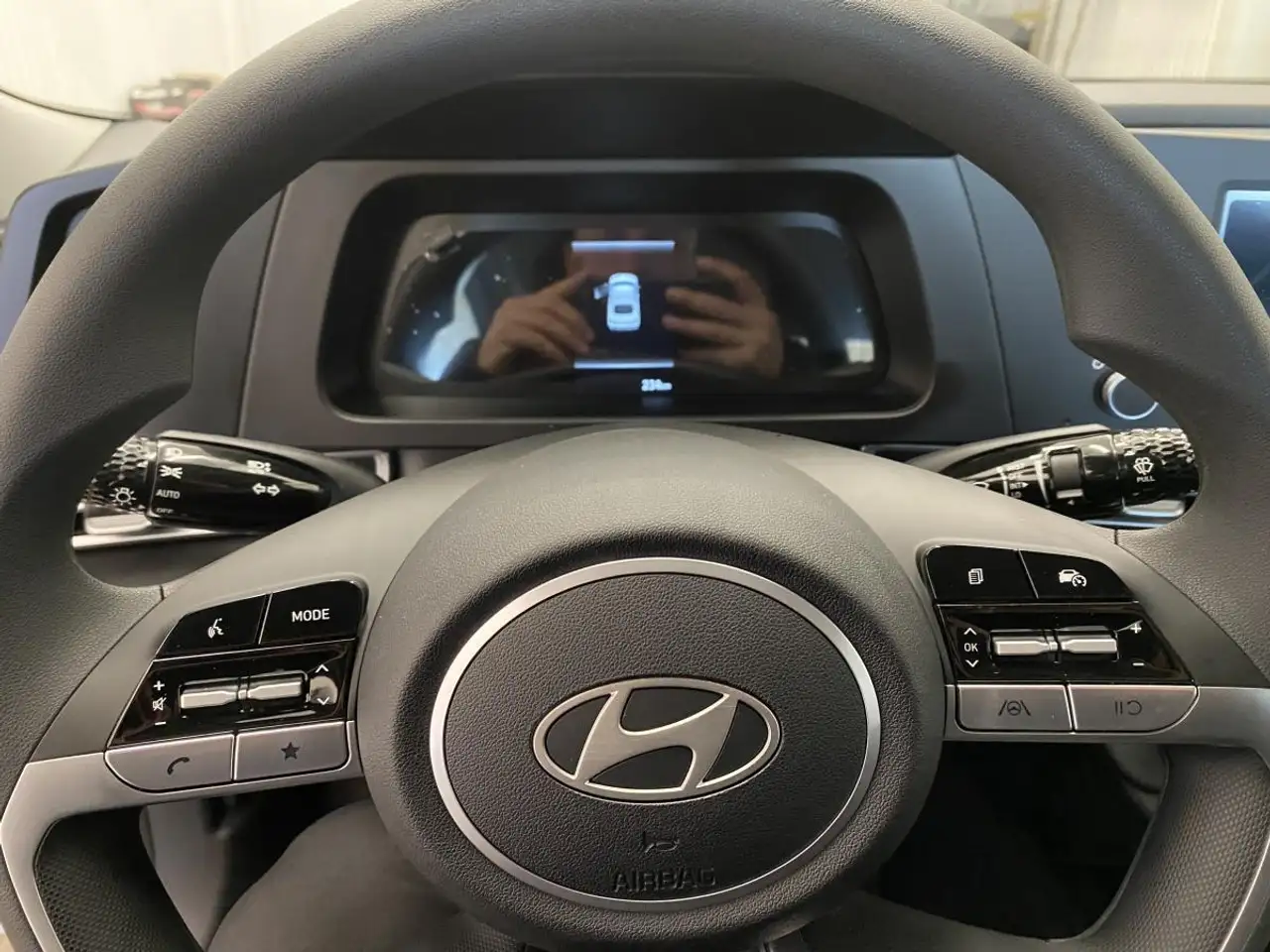 Hyundai ELANTRA photo Hyundai ELANTRA