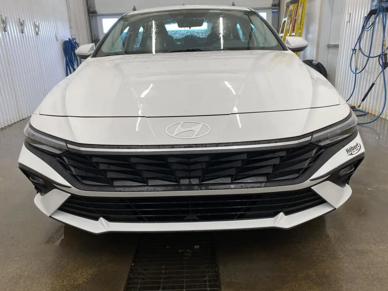 Hyundai ELANTRA photo Hyundai ELANTRA