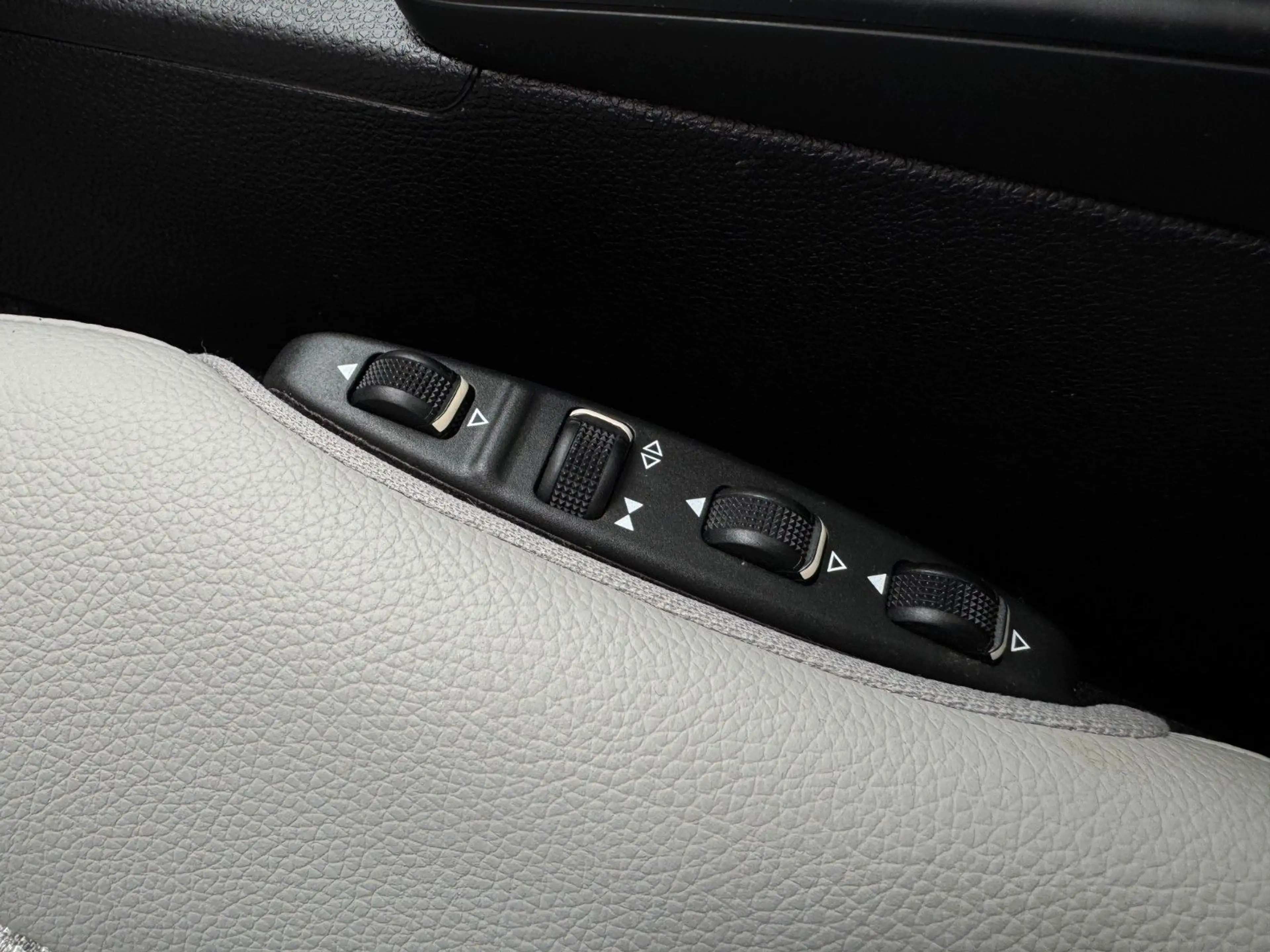 Mercedes-Benz C 250 /T-Modell/CDI/4Matic/PANO/LED/SHZ/NAVI/TEIL — photo 13