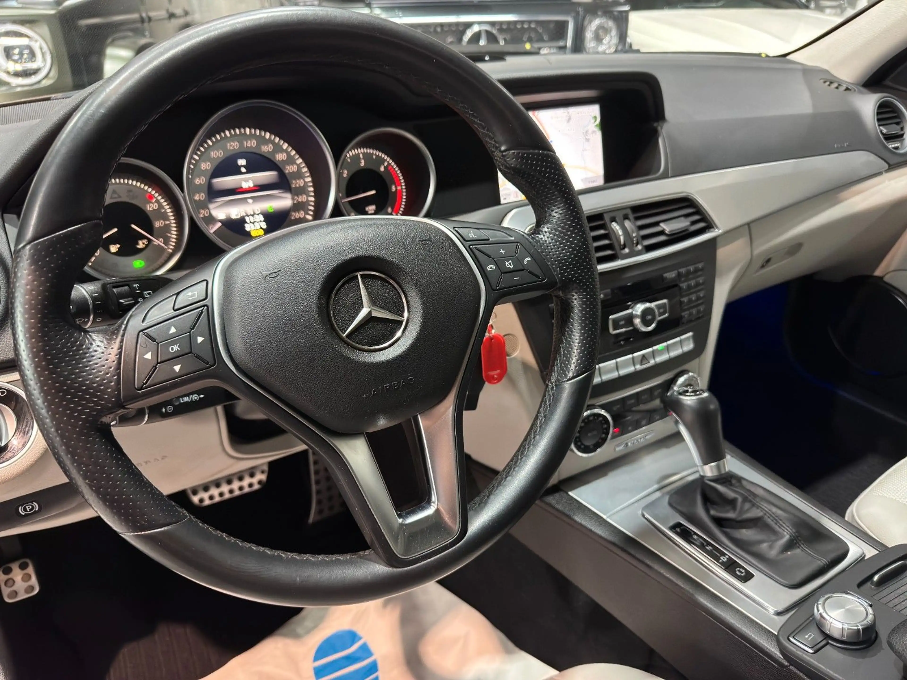 Mercedes-Benz C 250 /T-Modell/CDI/4Matic/PANO/LED/SHZ/NAVI/TEIL — photo 9