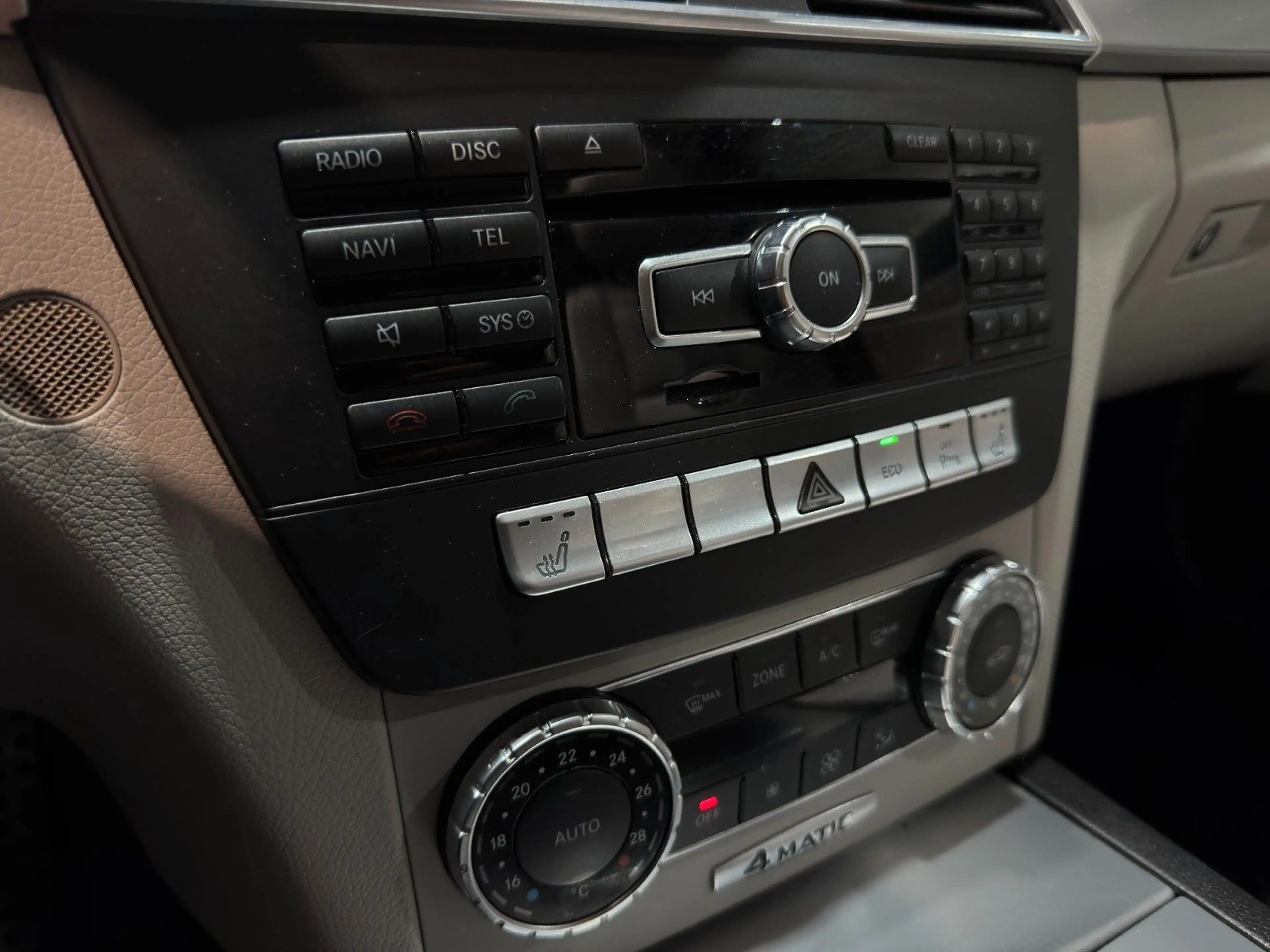 Mercedes-Benz C 250 /T-Modell/CDI/4Matic/PANO/LED/SHZ/NAVI/TEIL — photo 12