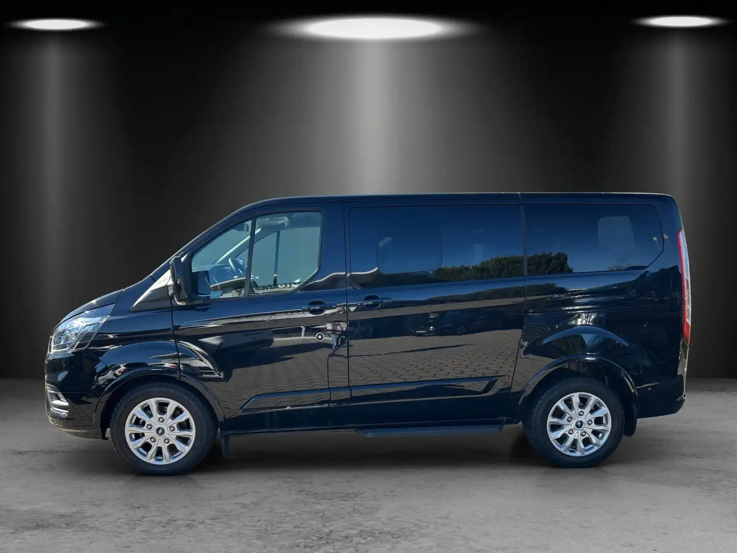 Ford Tourneo Custom 2.0 TDCi 320L1H1 TitaniumX Schwarz - 2