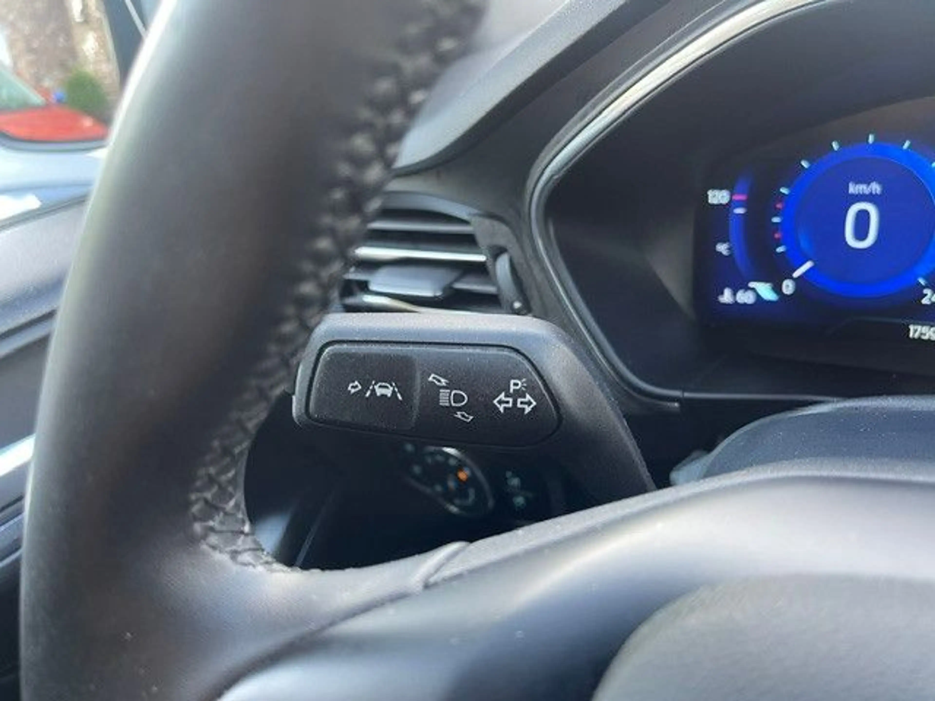 Ford Focus 1,0 92kW Active X Tur. Autom. *HUD*RFK*B&O — photo 9