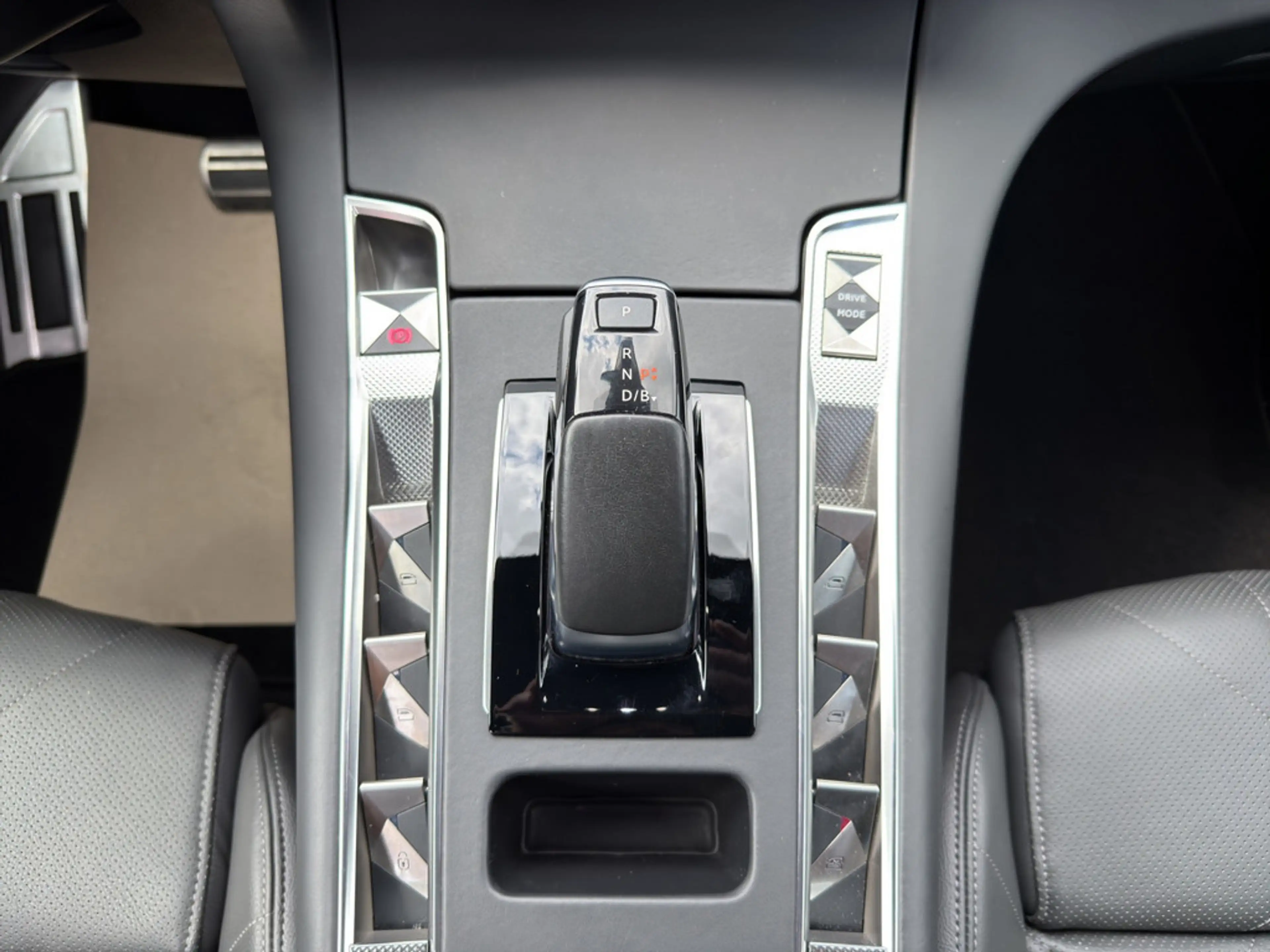 DS Automobiles DS 7 1.6 E-Tense 225 Rivoli STANDHZ SHZ LEDER — photo 12