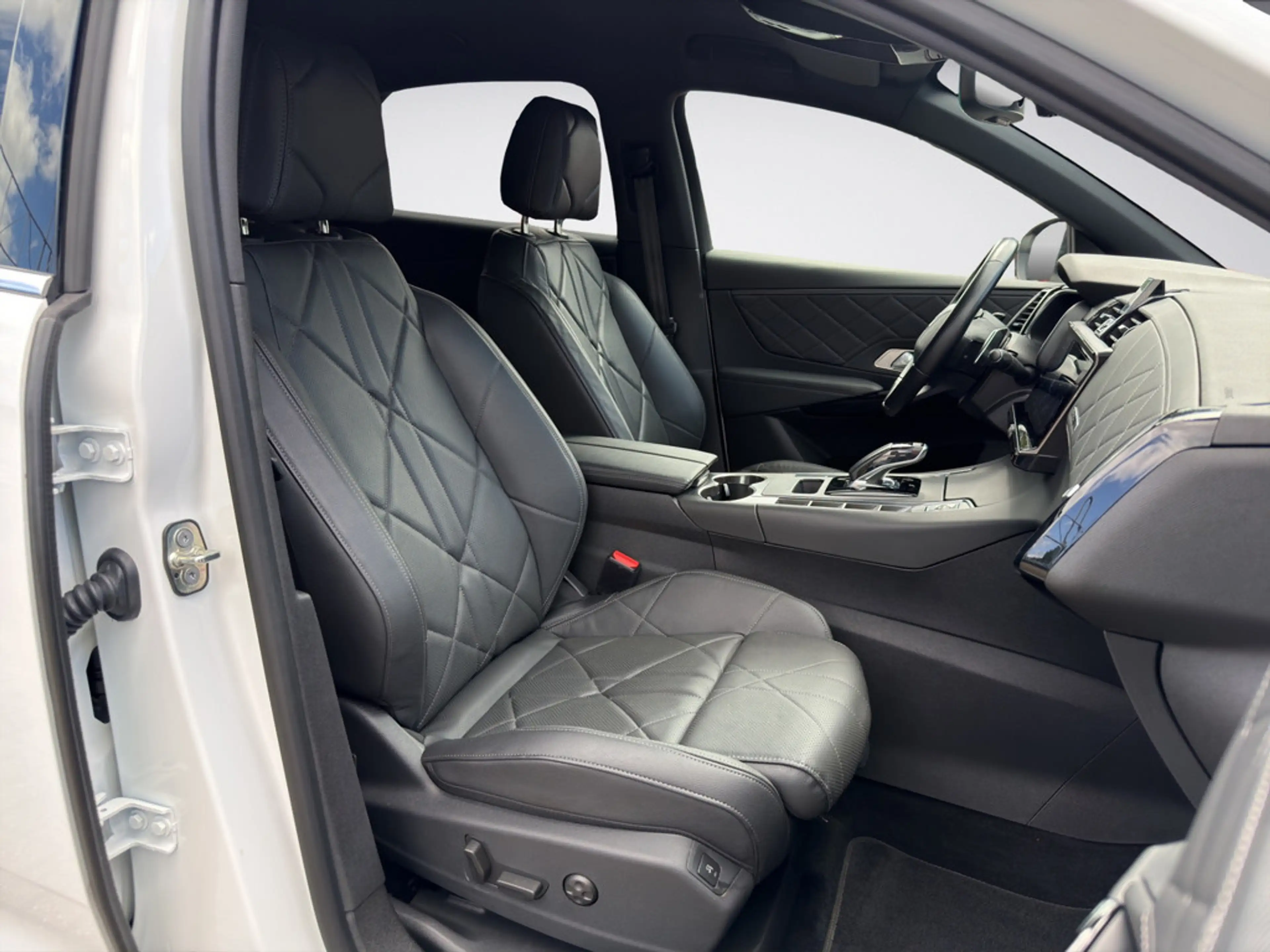 DS Automobiles DS 7 1.6 E-Tense 225 Rivoli STANDHZ SHZ LEDER — photo 13