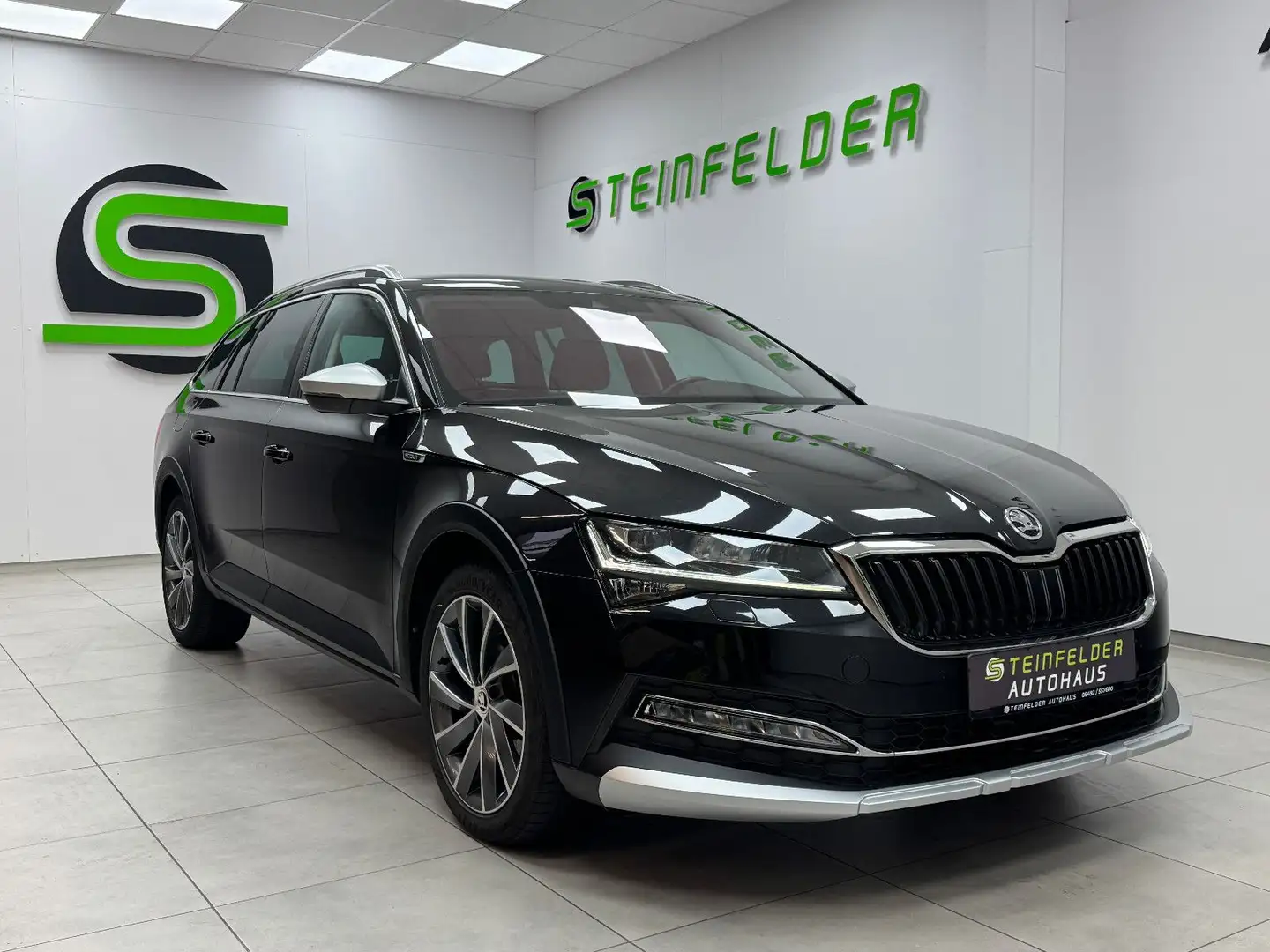 Skoda Superb 2.0 TDI Scout 4x4 MATRIX LED/ SPUR/KAMERA Schwarz - 1