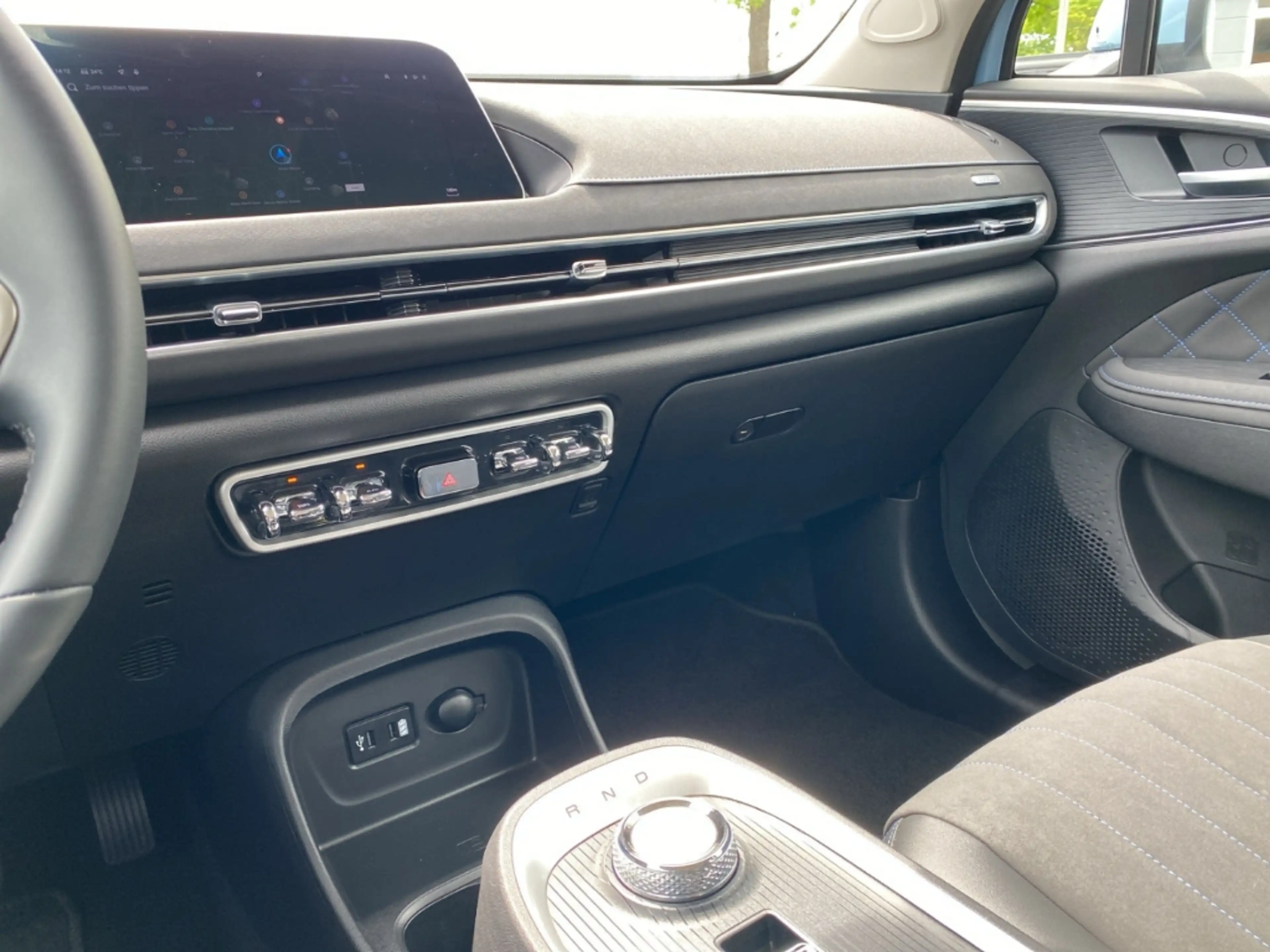 GWM ORA 03 300 Basis 48 kWh Navi 360 Kamera LED DAB — photo 10